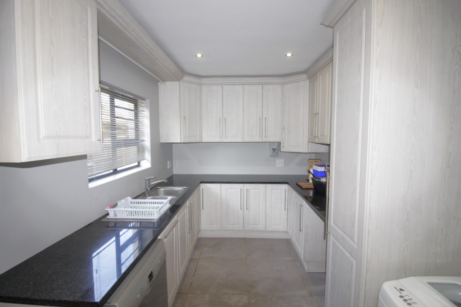 5 Bedroom Property for Sale in Noorsekloof Eastern Cape